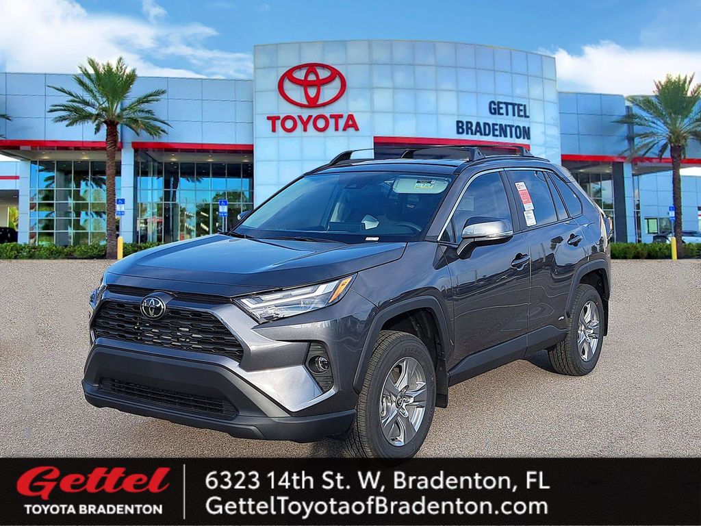 2025 Toyota RAV4 XLE's photo