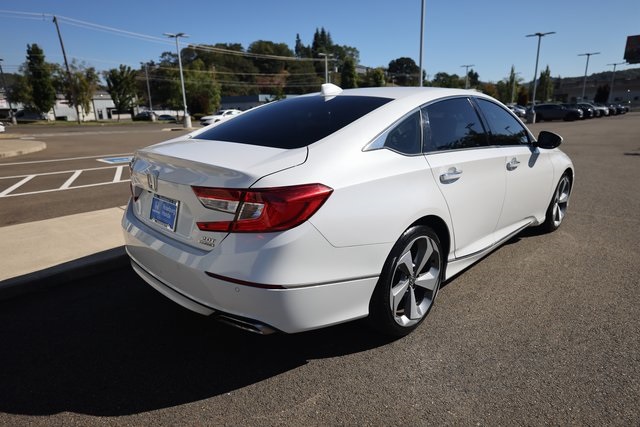 2020 Honda Accord Touring 2.0T photo 2
