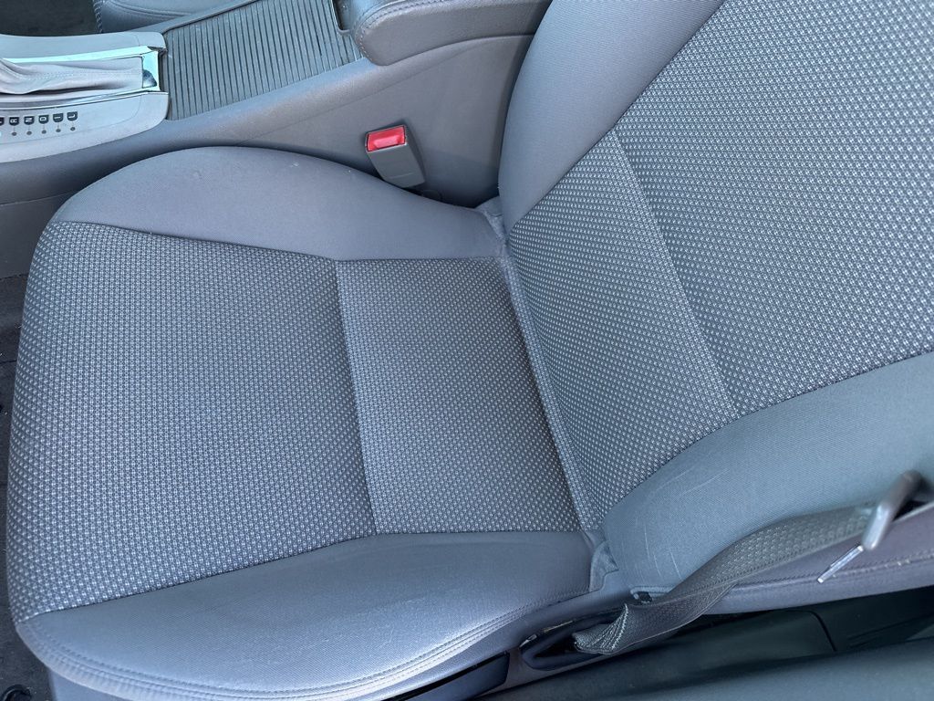 2010 Chevrolet Malibu LS photo 4