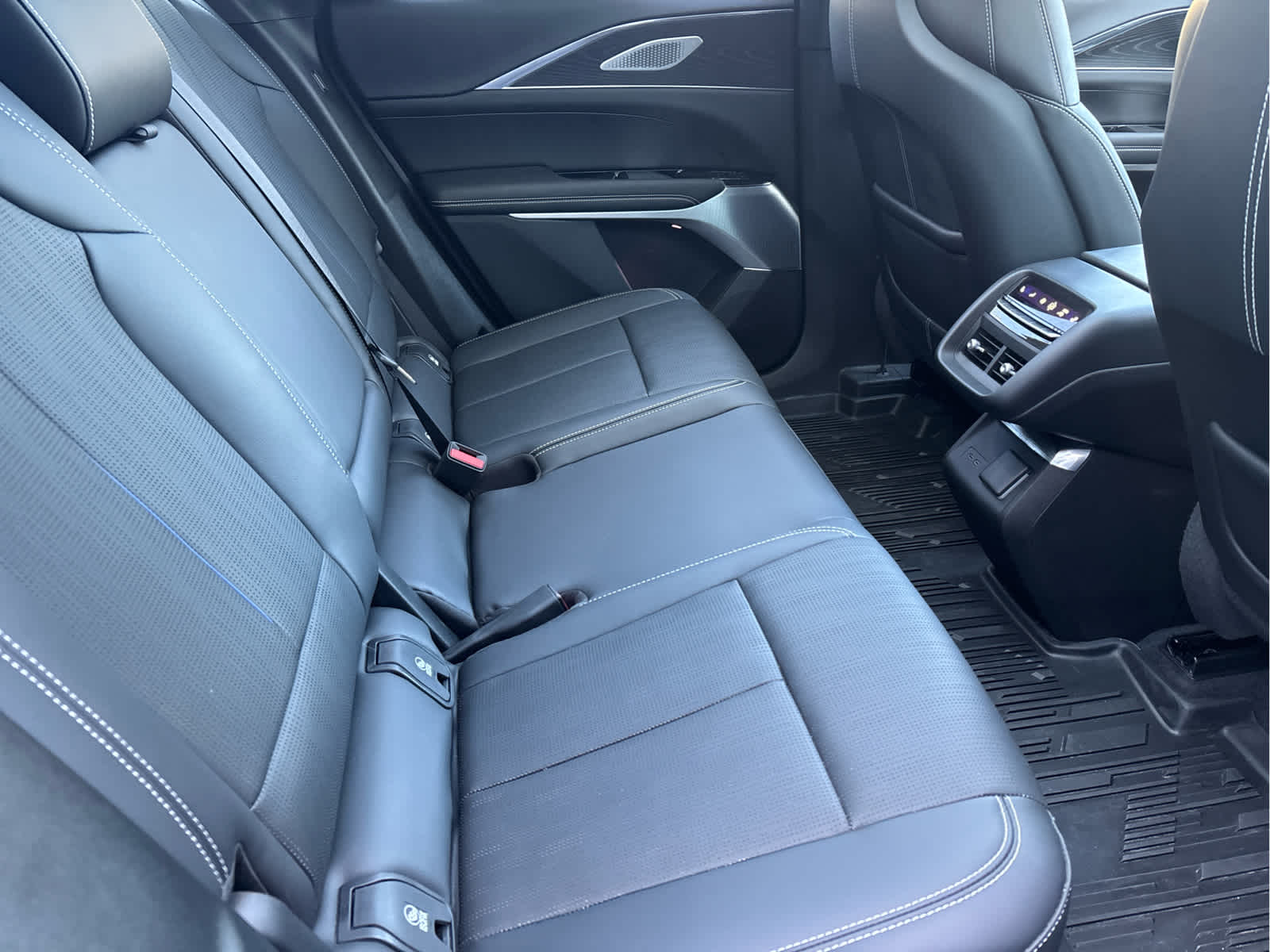 2024 Cadillac Lyriq photo 12