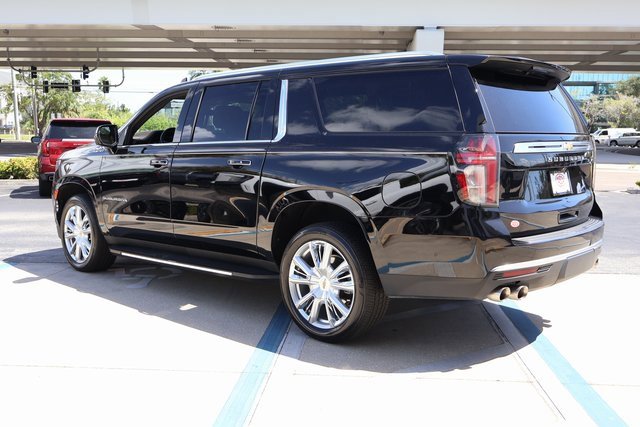2023 Chevrolet Suburban High Country photo 4