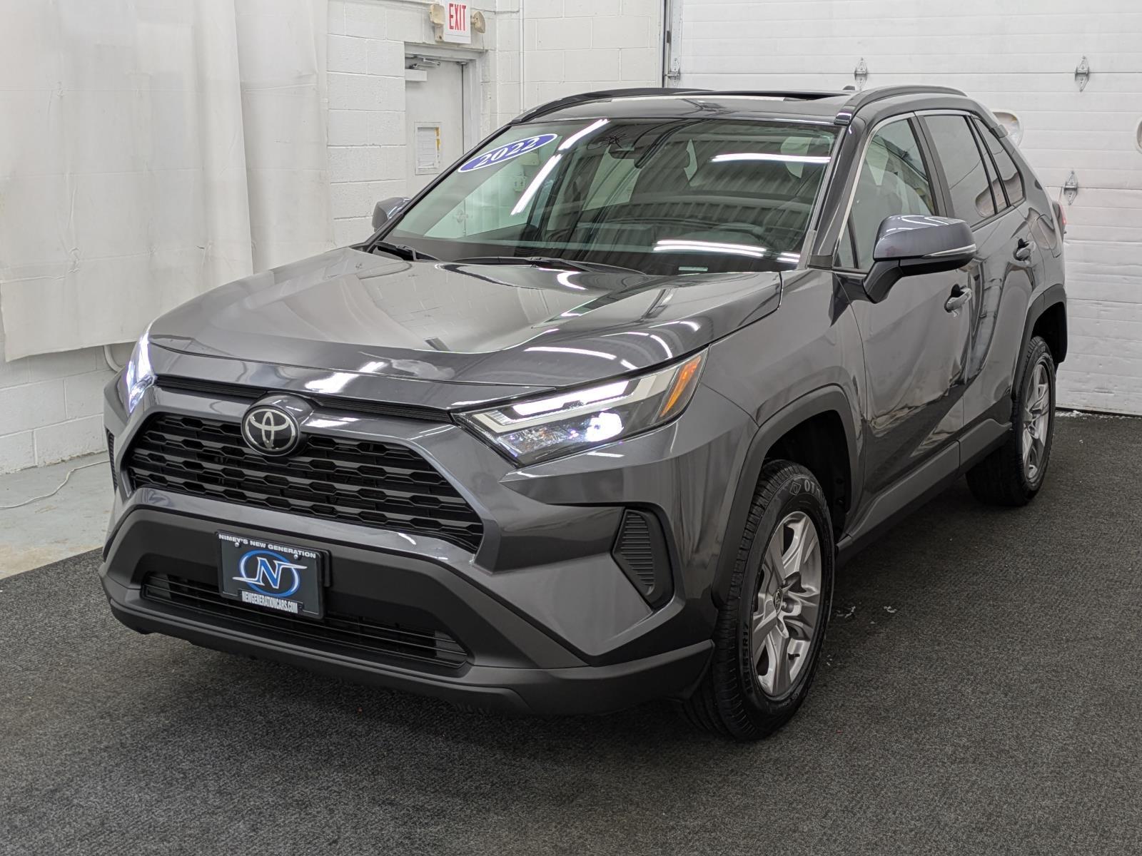 2022 Toyota RAV4 XLE's photo