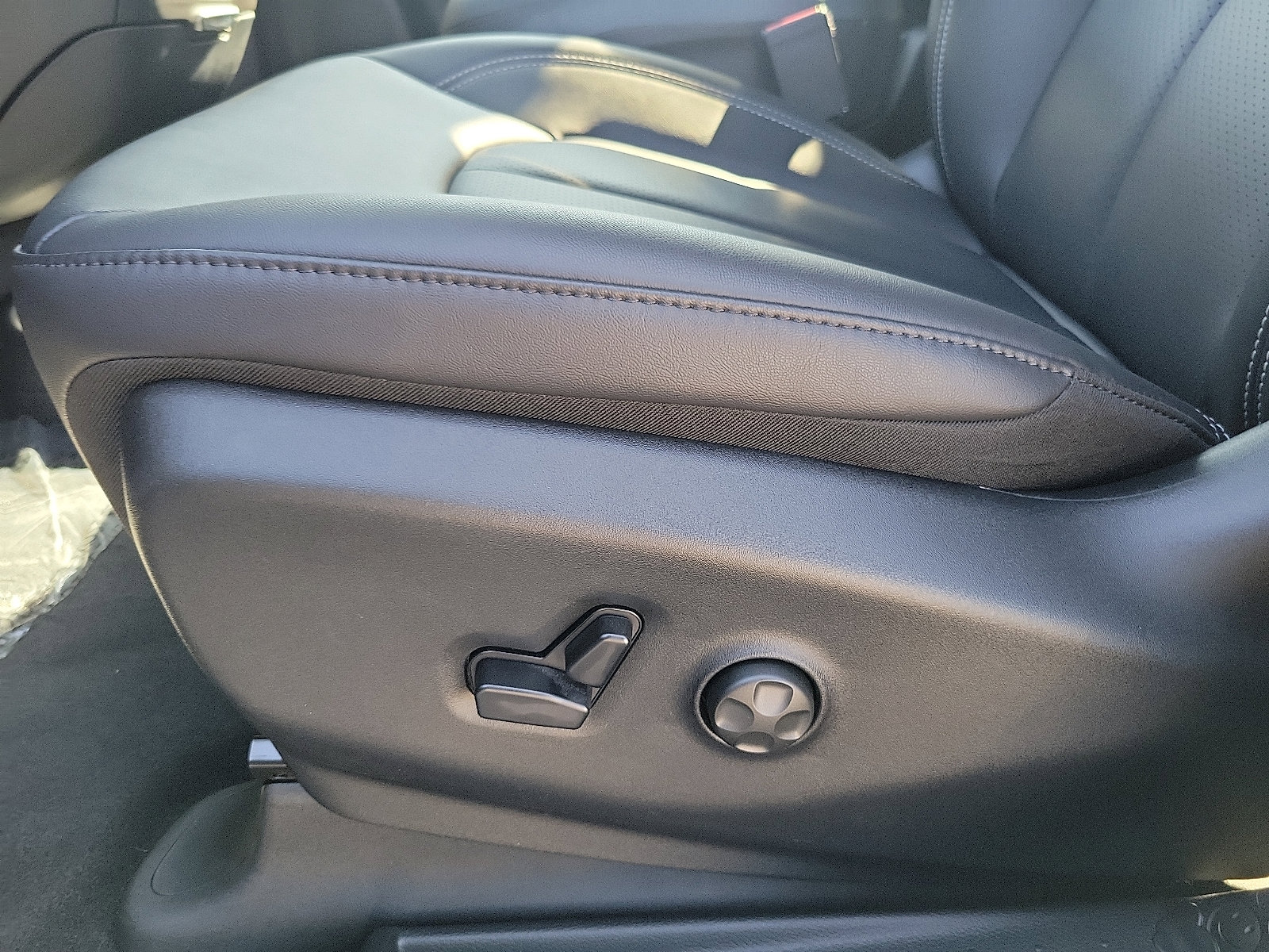 2026 Chrysler Pacifica photo 11