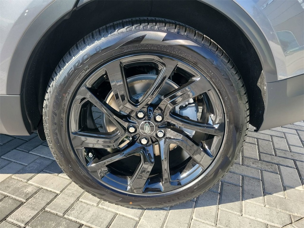 2025 Land Rover Discovery S photo 13