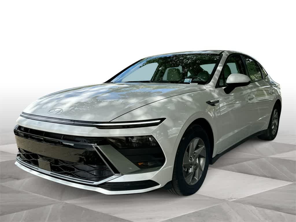 2026 Hyundai Sonata SE's photo