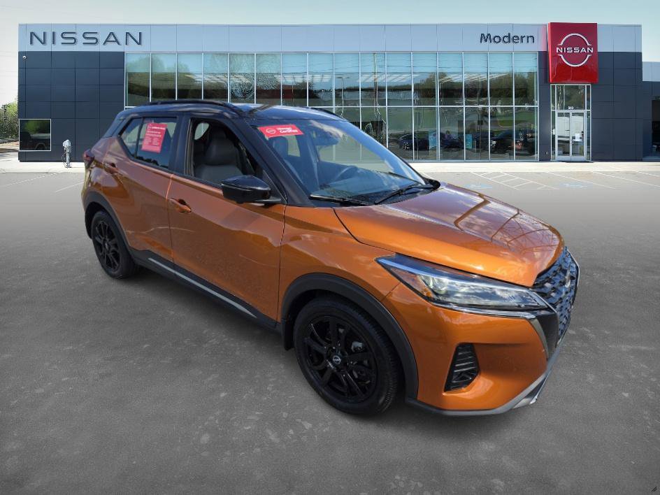 2023 Nissan Kicks SR photo 3