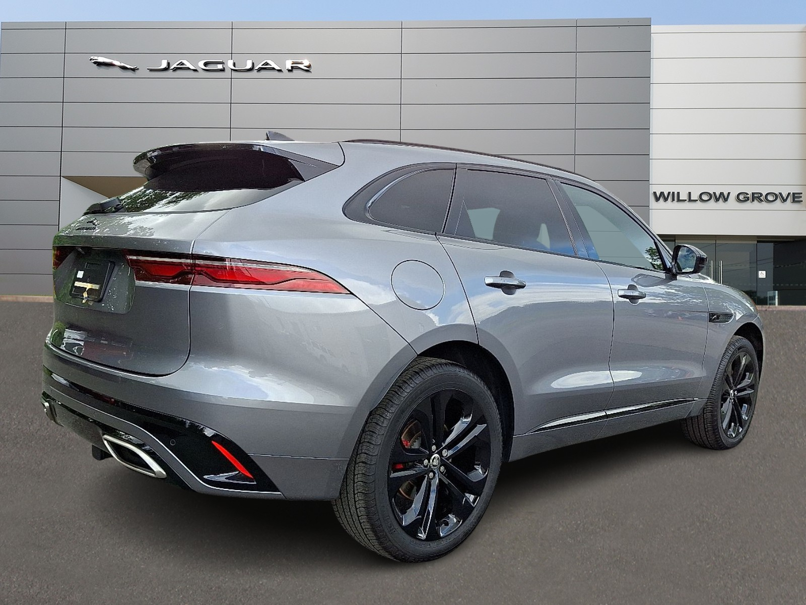 2025 Jaguar F-PACE R-Dynamic S P400 photo 2
