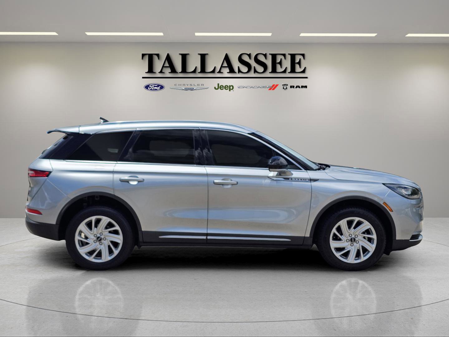 2021 Lincoln Corsair Standard photo 4