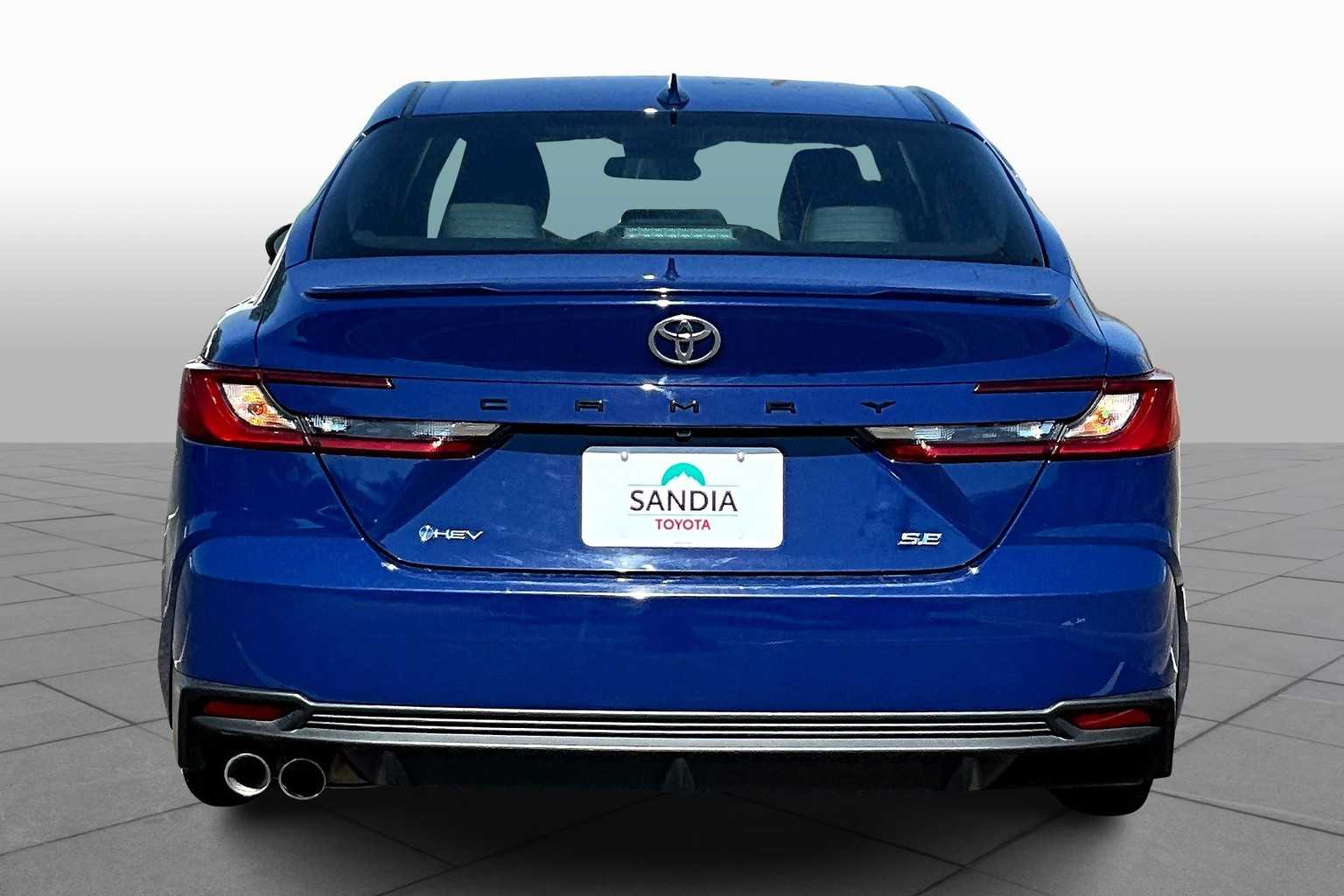 2025 Toyota Camry Hybrid SE photo 4