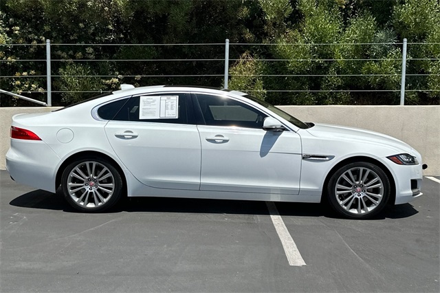 2020 Jaguar XF 25t Prestige photo 6
