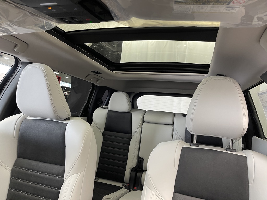 2025 Mitsubishi Outlander SE photo 7
