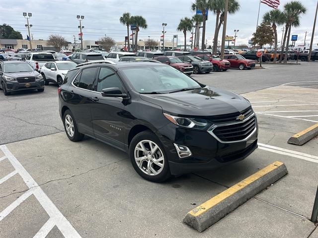 2018 Chevrolet Equinox LT photo 2