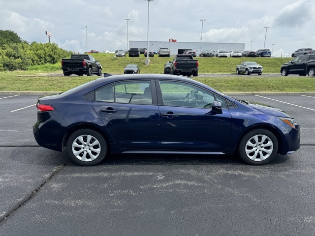 2024 Toyota Corolla LE photo 2
