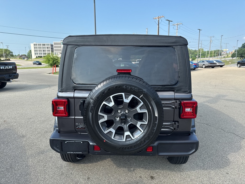 2025 Jeep Wrangler Sahara photo 5