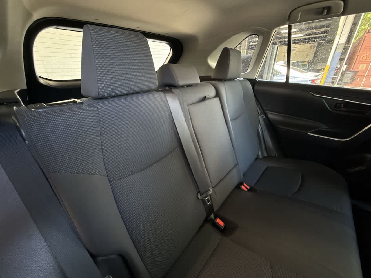 2022 Toyota RAV4 LE photo 24