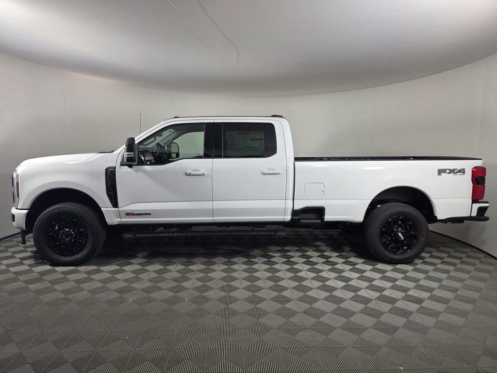 2025 Ford F-350 Lariat photo 2