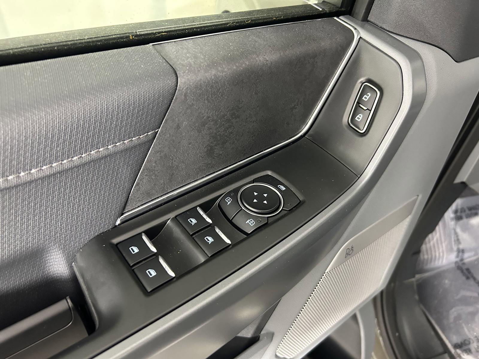 2025 Ford F-150 XLT photo 17