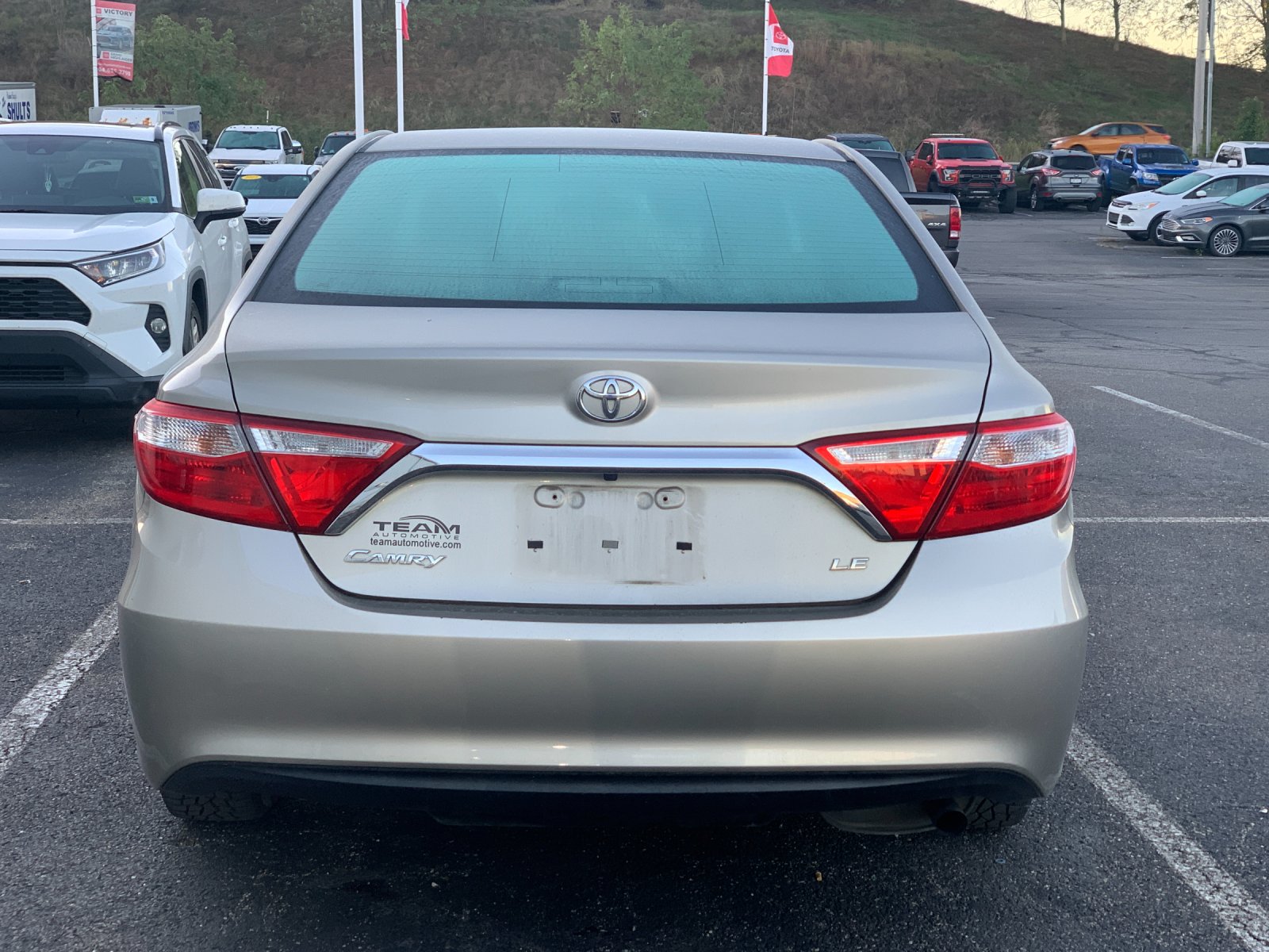 2016 Toyota Camry LE photo 3