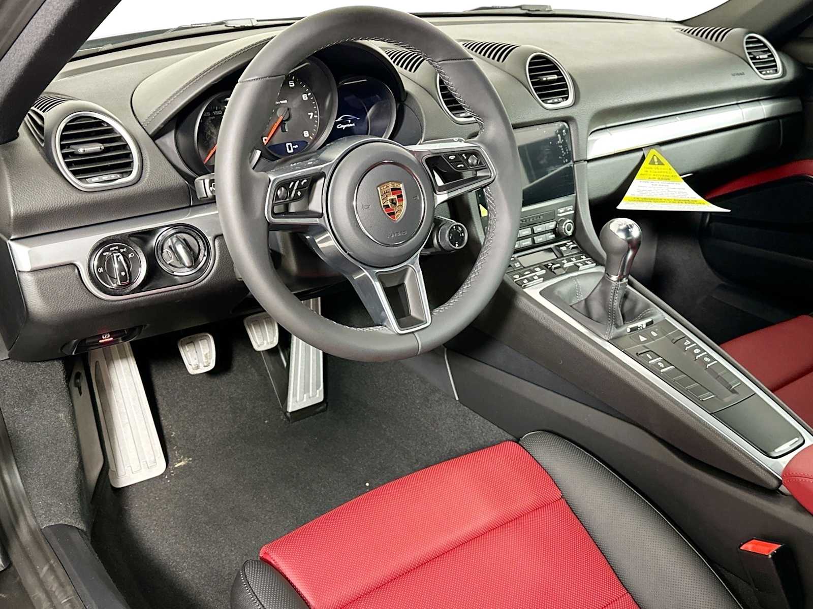 2025 Porsche Cayman photo 4