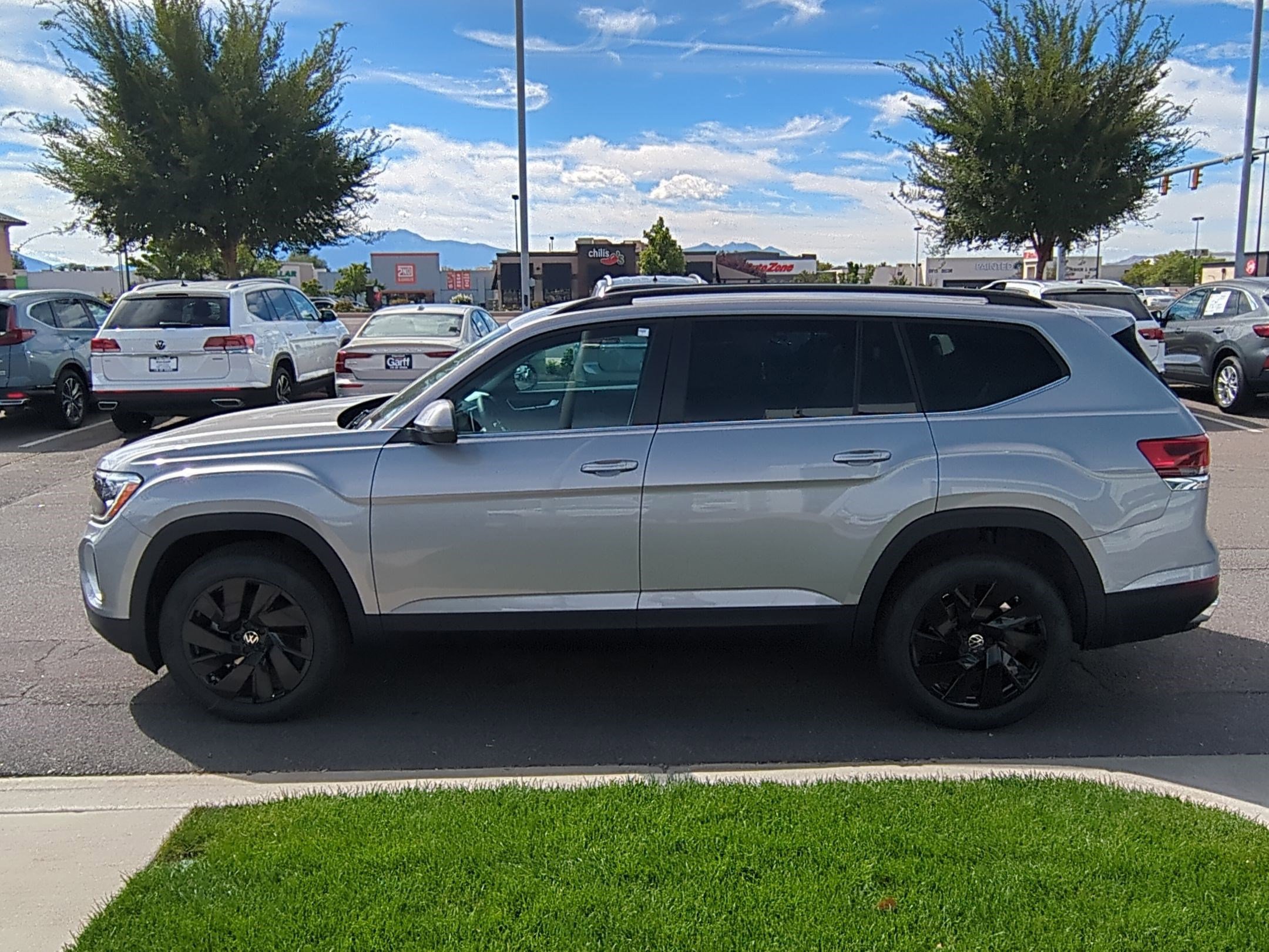 2025 Volkswagen Atlas SE Technology photo 6