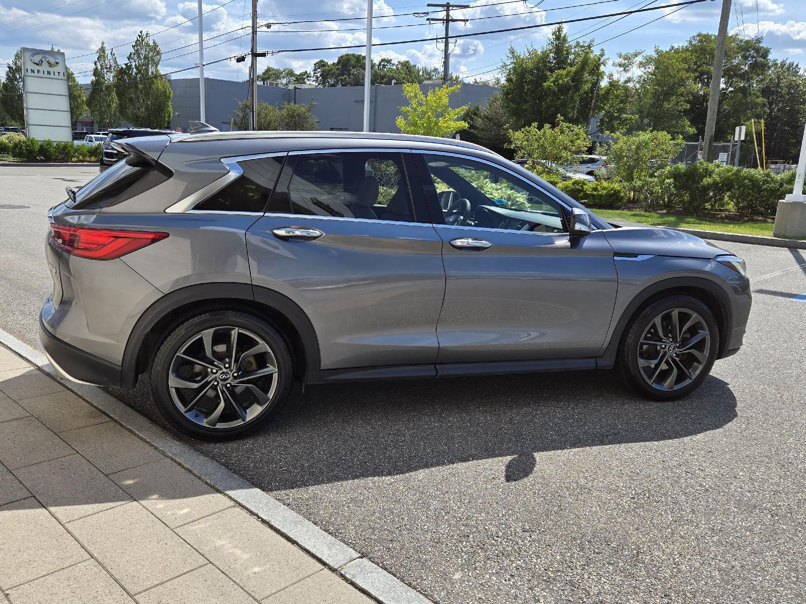 2019 Infiniti QX50 Essential photo 12