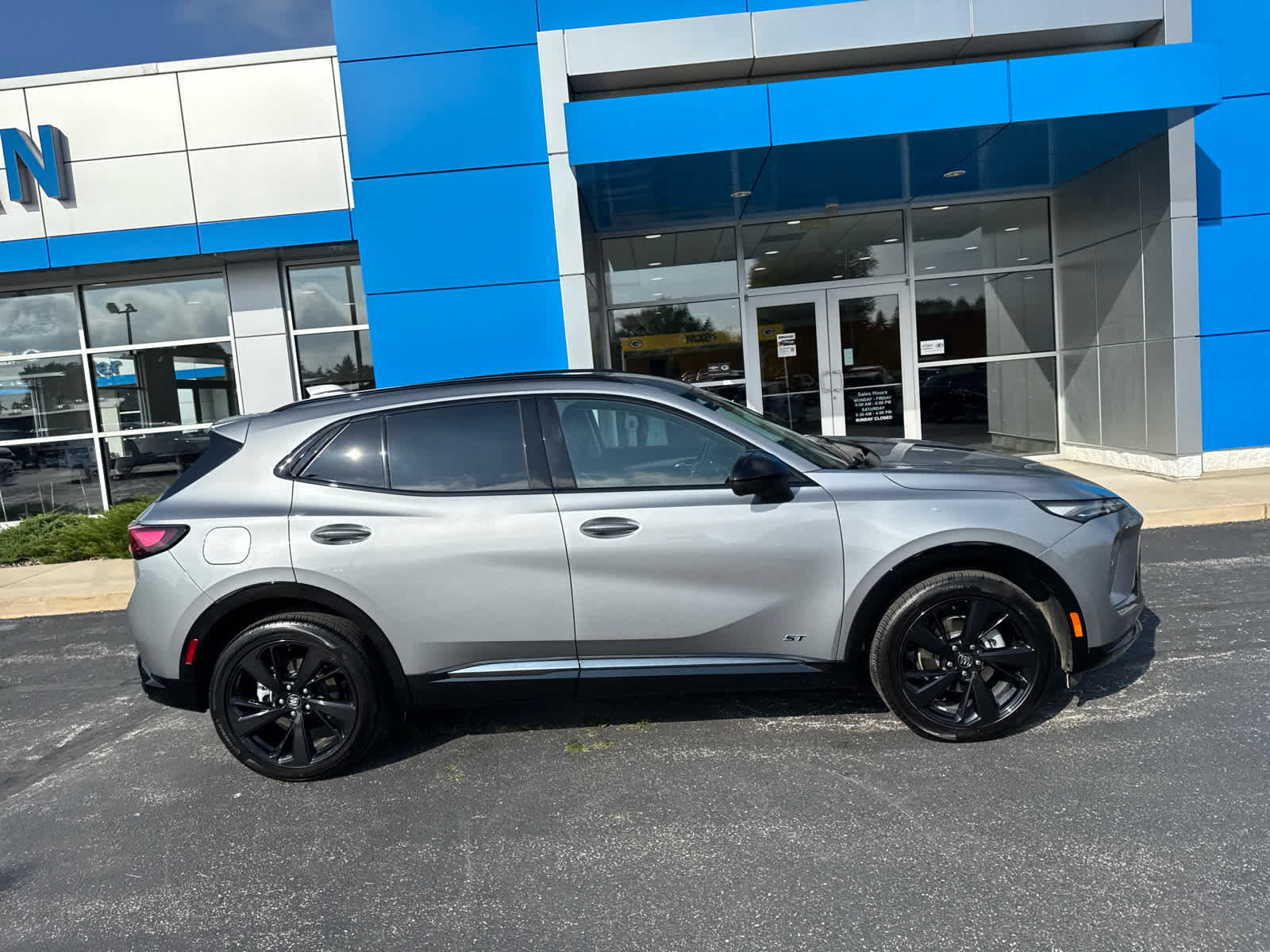 2025 Buick Envision Sport Touring photo 2