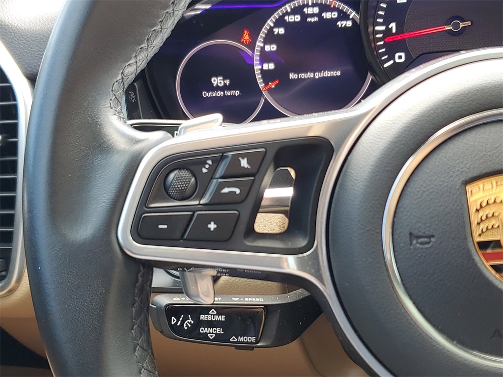 2022 Porsche Cayenne Platinum Edition photo 22