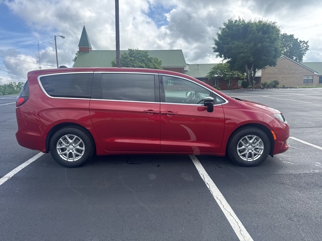 2025 Chrysler Voyager LX photo 8