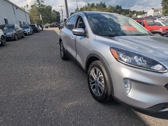 2022 Ford Escape Hybrid SEL photo 2
