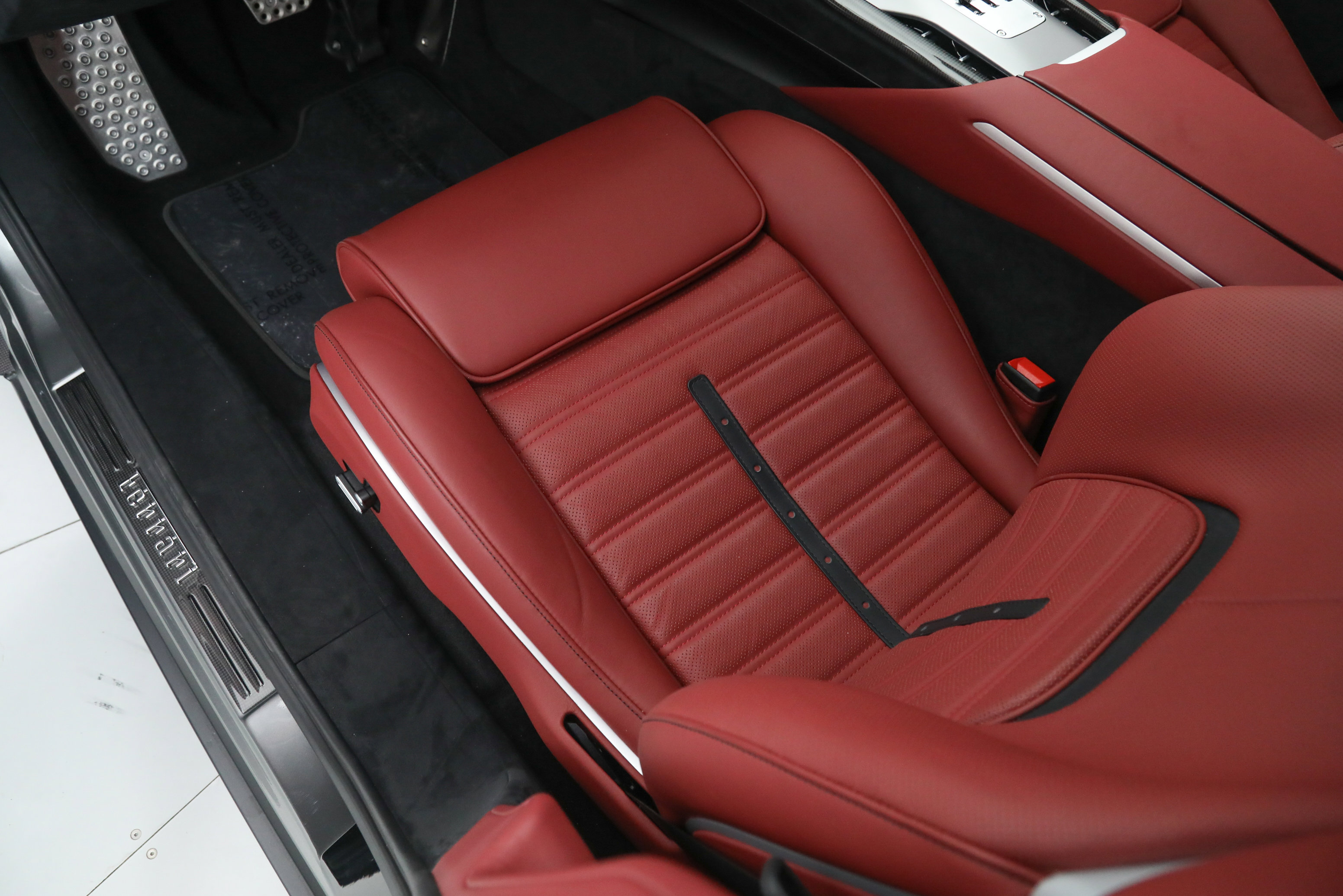 2024 Ferrari Purosangue photo 38