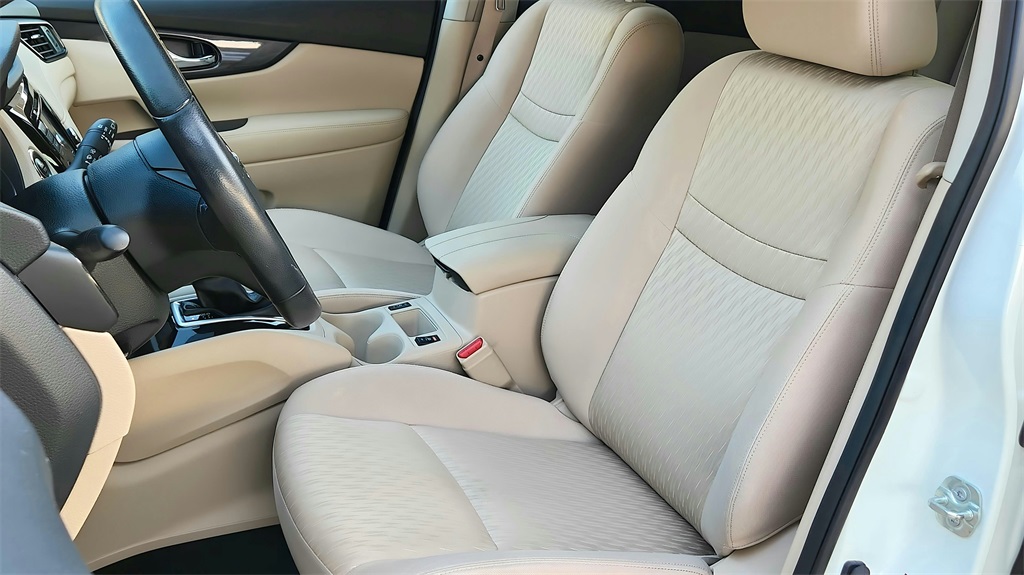 2017 Nissan Rogue SV photo 20
