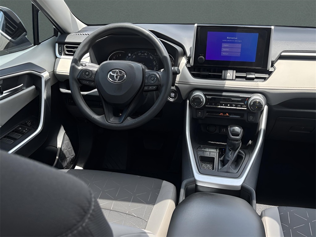 2023 Toyota RAV4 XLE photo 18