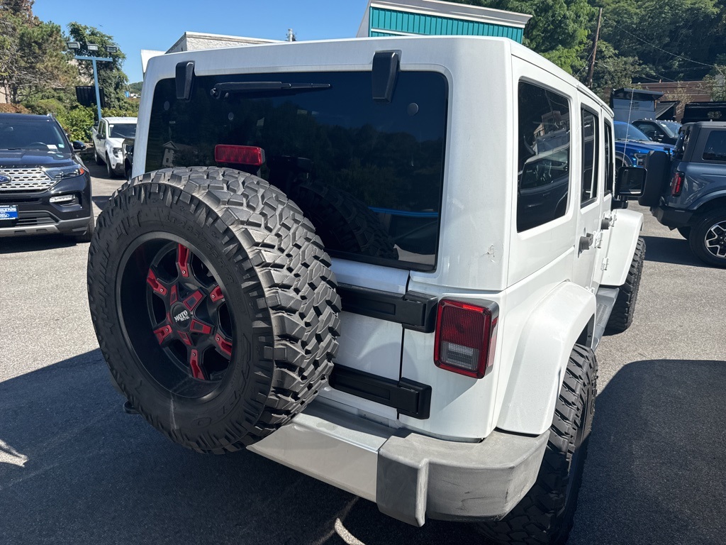 2015 Jeep Wrangler Unlimited Sahara photo 3