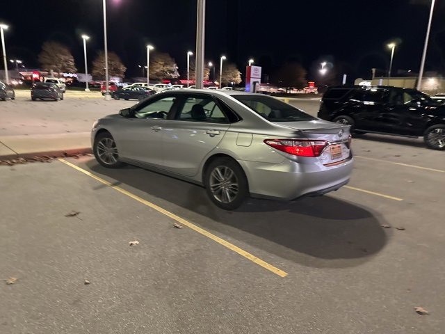 2016 Toyota Camry XLE photo 2