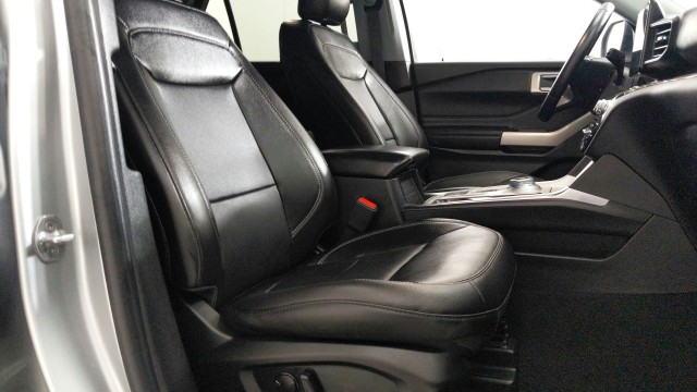 Used 2023 SILVER Ford Limited image 28