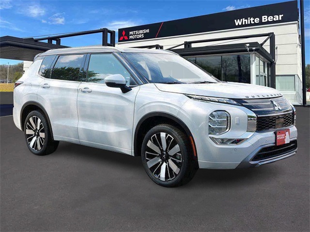 2025 Mitsubishi Outlander SEL's photo