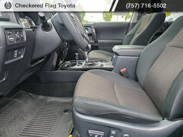2024 Toyota 4Runner TRD Off-Road photo 9