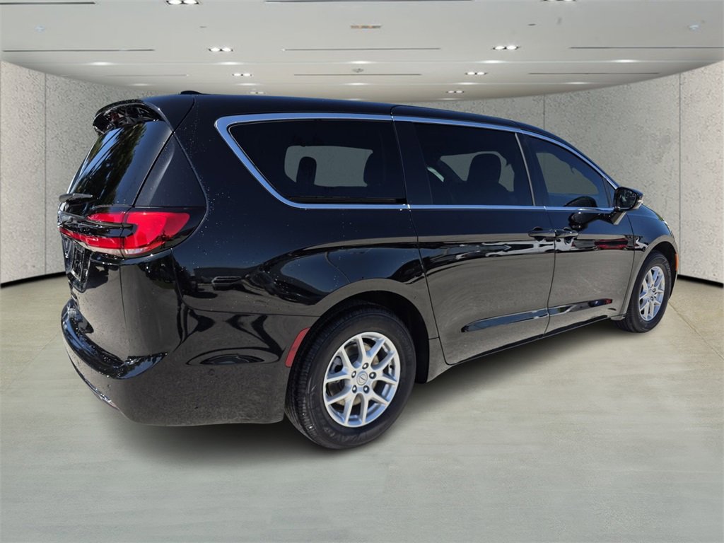 2025 Chrysler Pacifica photo 4