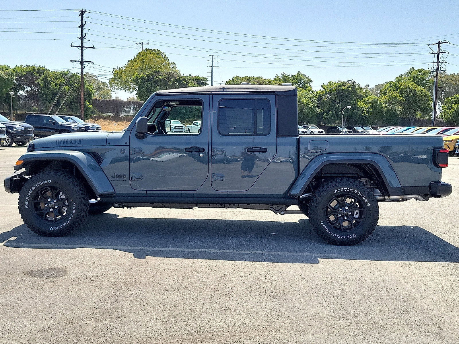 2025 Jeep Gladiator Willys photo 17