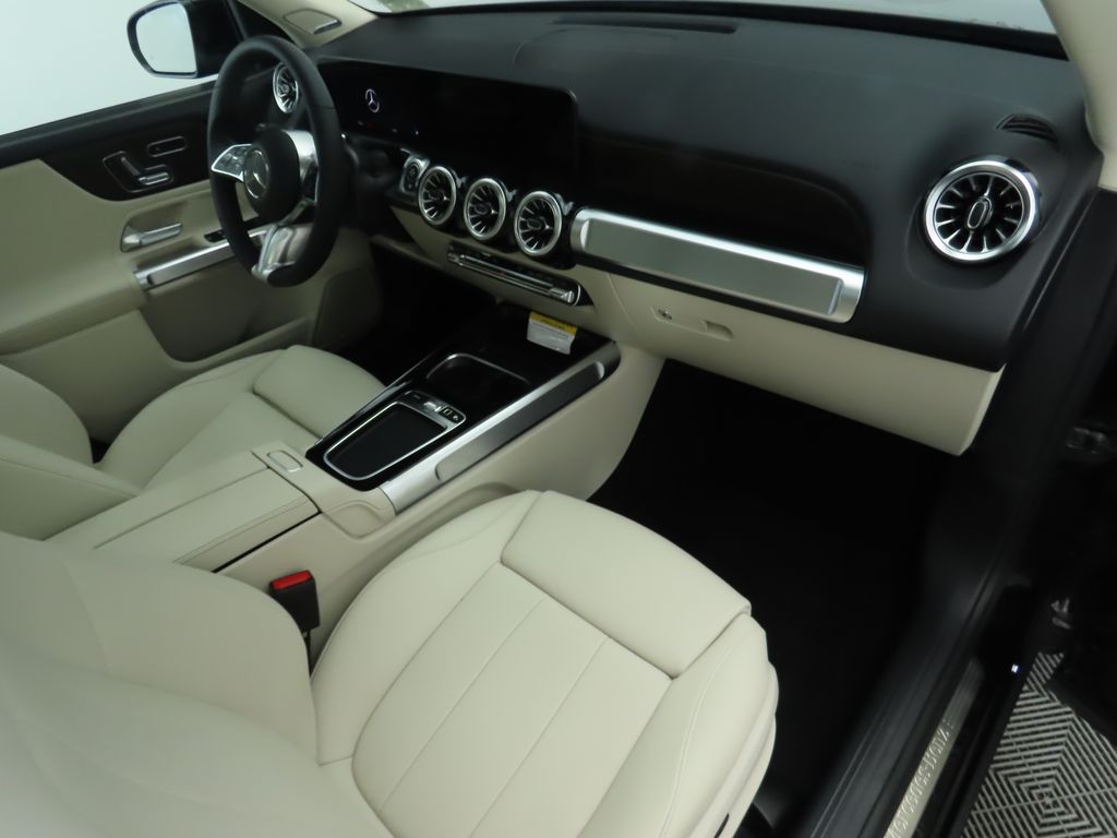 2026 Mercedes Benz GLB 250 photo 16
