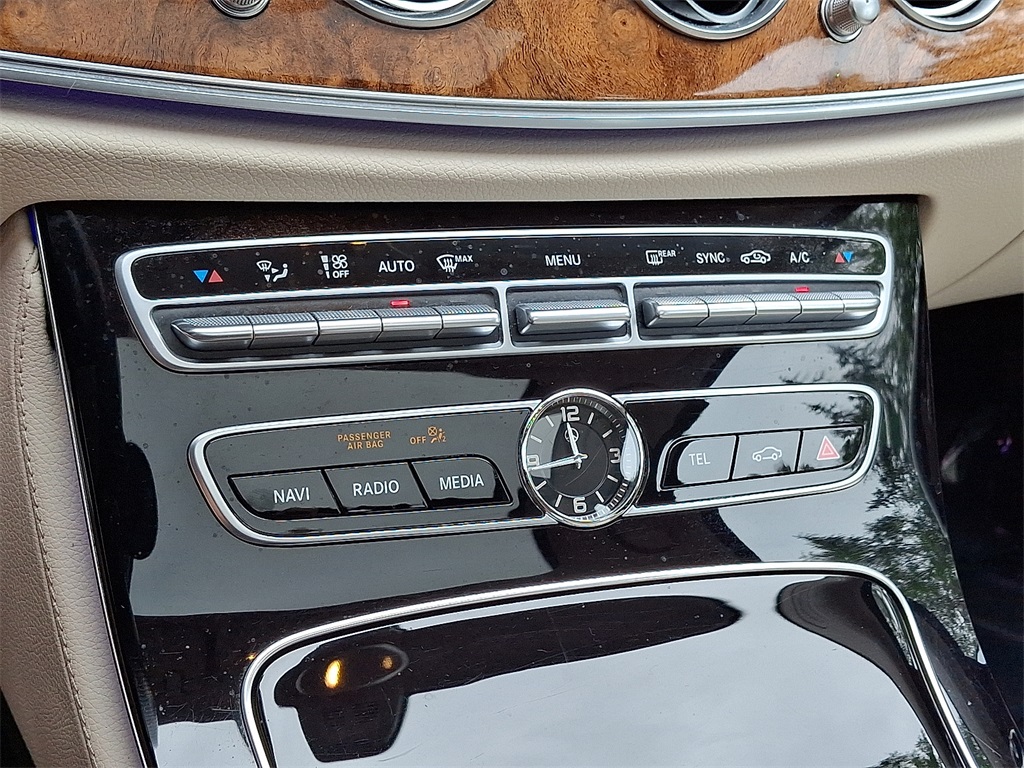 2018 Mercedes Benz E 300 4MATIC Sedan photo 16