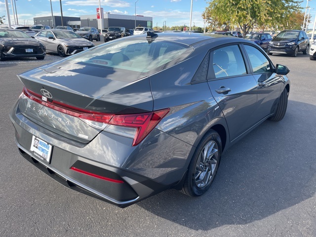 2025 Hyundai Elantra Blue SEL Sport photo 5