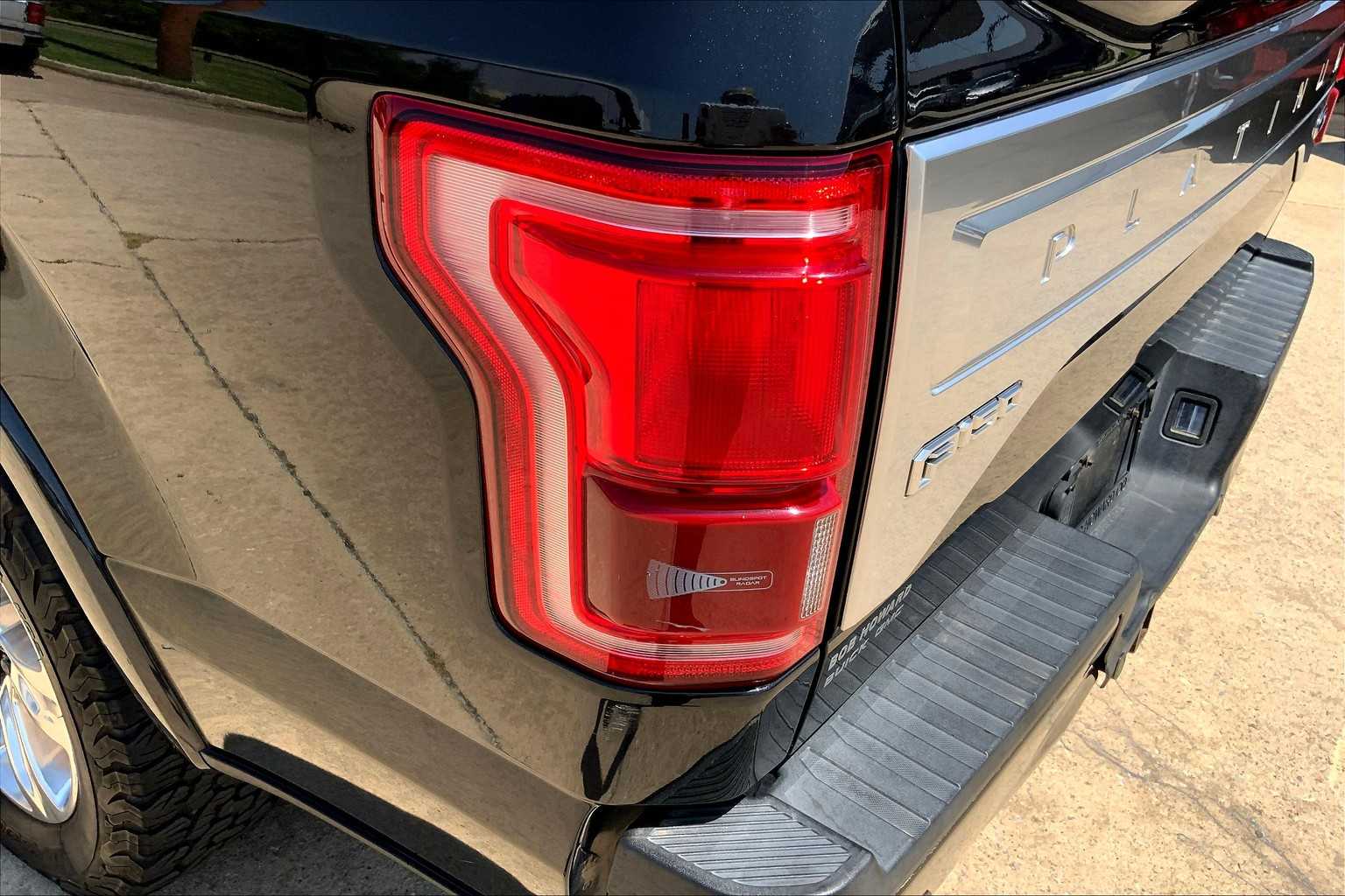 2015 Ford F-150 Platinum photo 26