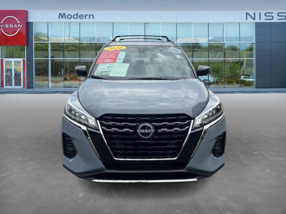 2024 Nissan Kicks SR photo 2