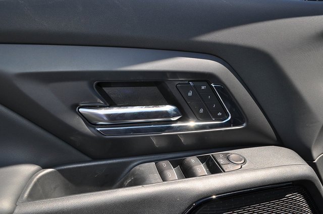 2025 Chevrolet Silverado EV LT photo 9
