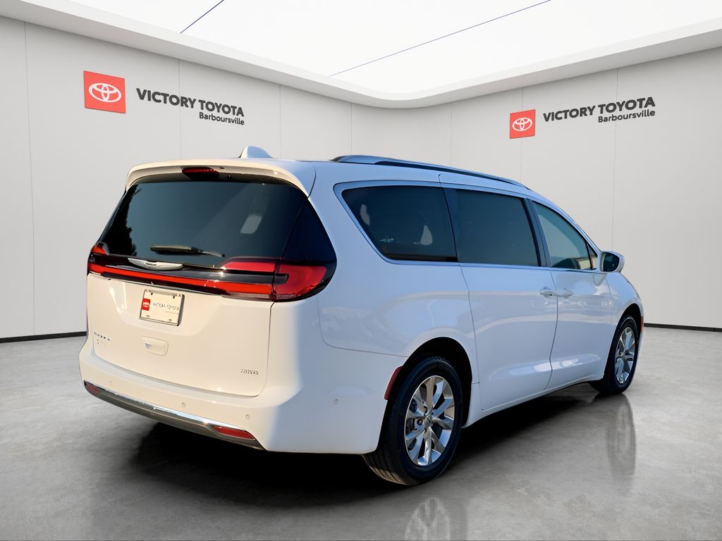 2021 Chrysler Pacifica Touring L photo 3