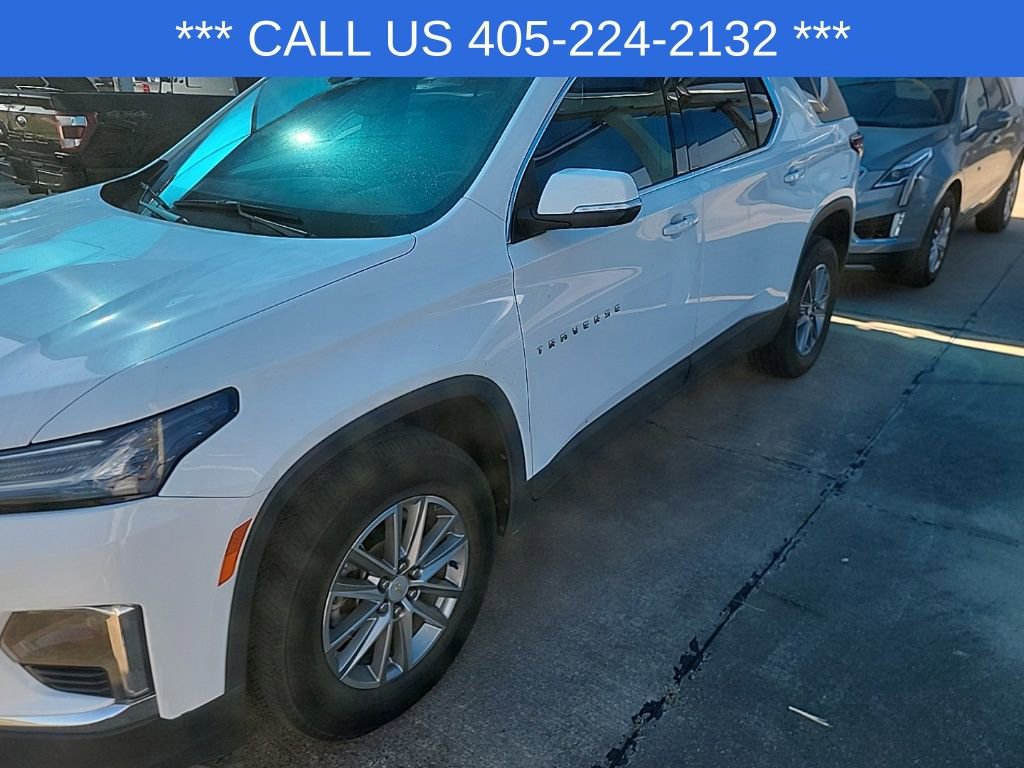 2023 Chevrolet Traverse Cloth photo 2