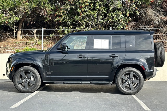 2022 Land Rover Defender 110 X-Dynamic SE photo 2