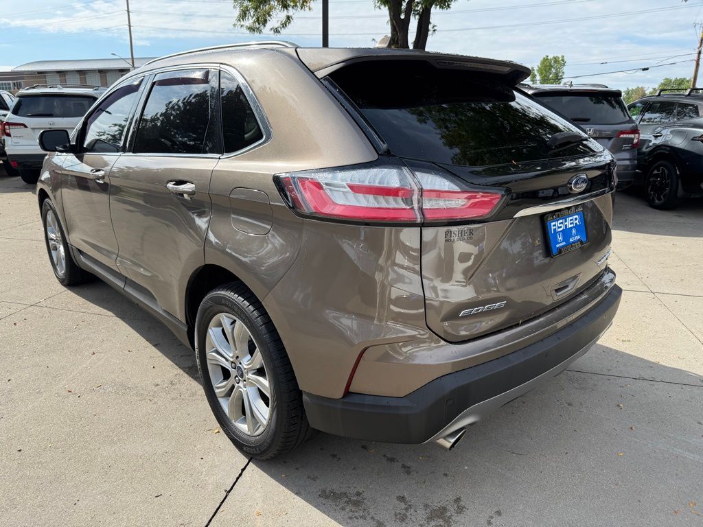 2019 Ford Edge Titanium photo 2