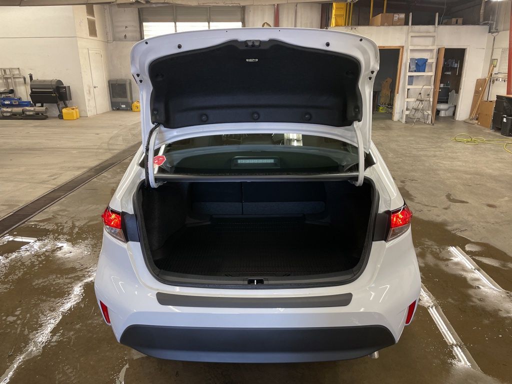 2025 Toyota Corolla LE photo 30
